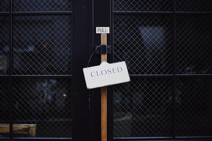 A closed sign on a door